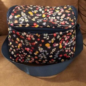 Vera Bradley scattered wildflowers lunch tote, EUC!